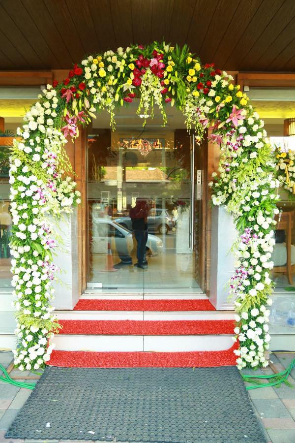 KGA Elite Continental Hotel Tiruvalla Exterior foto